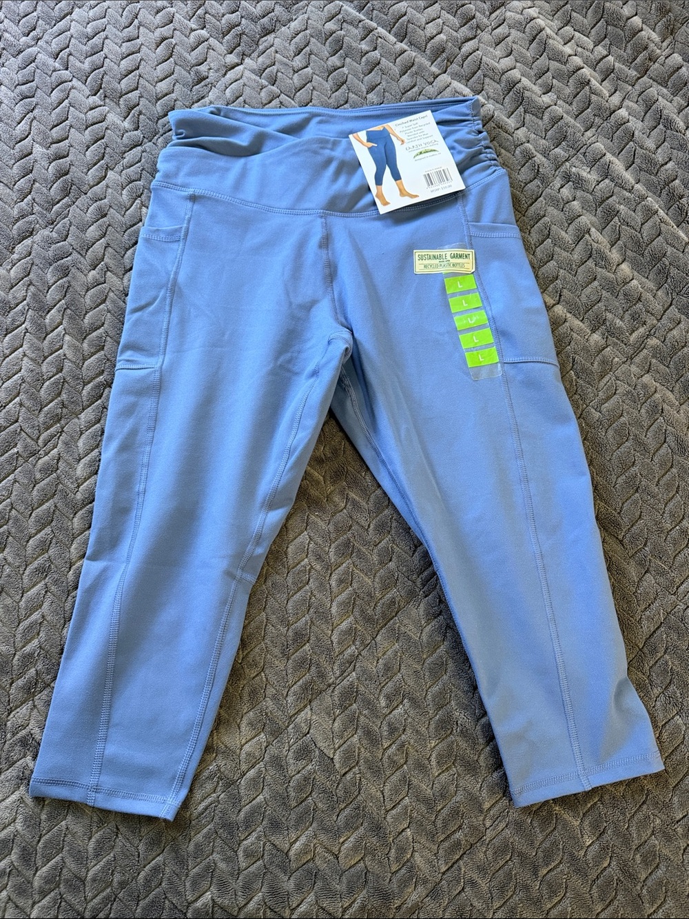 Earth Yoga Women Large Light Blue Performance Capri Leggings